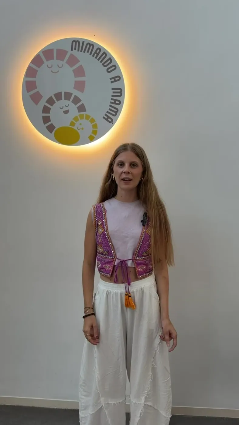 Natalia Colmena, logopeda, bajo el logo de Mimando a Mamá
